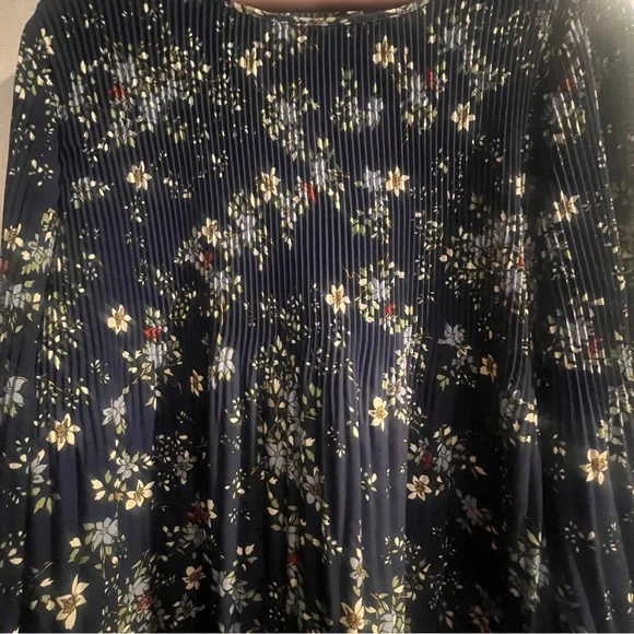 Max Studio Dark Blue Floral Blouse - Large - NWOT - Picture 5 of 8